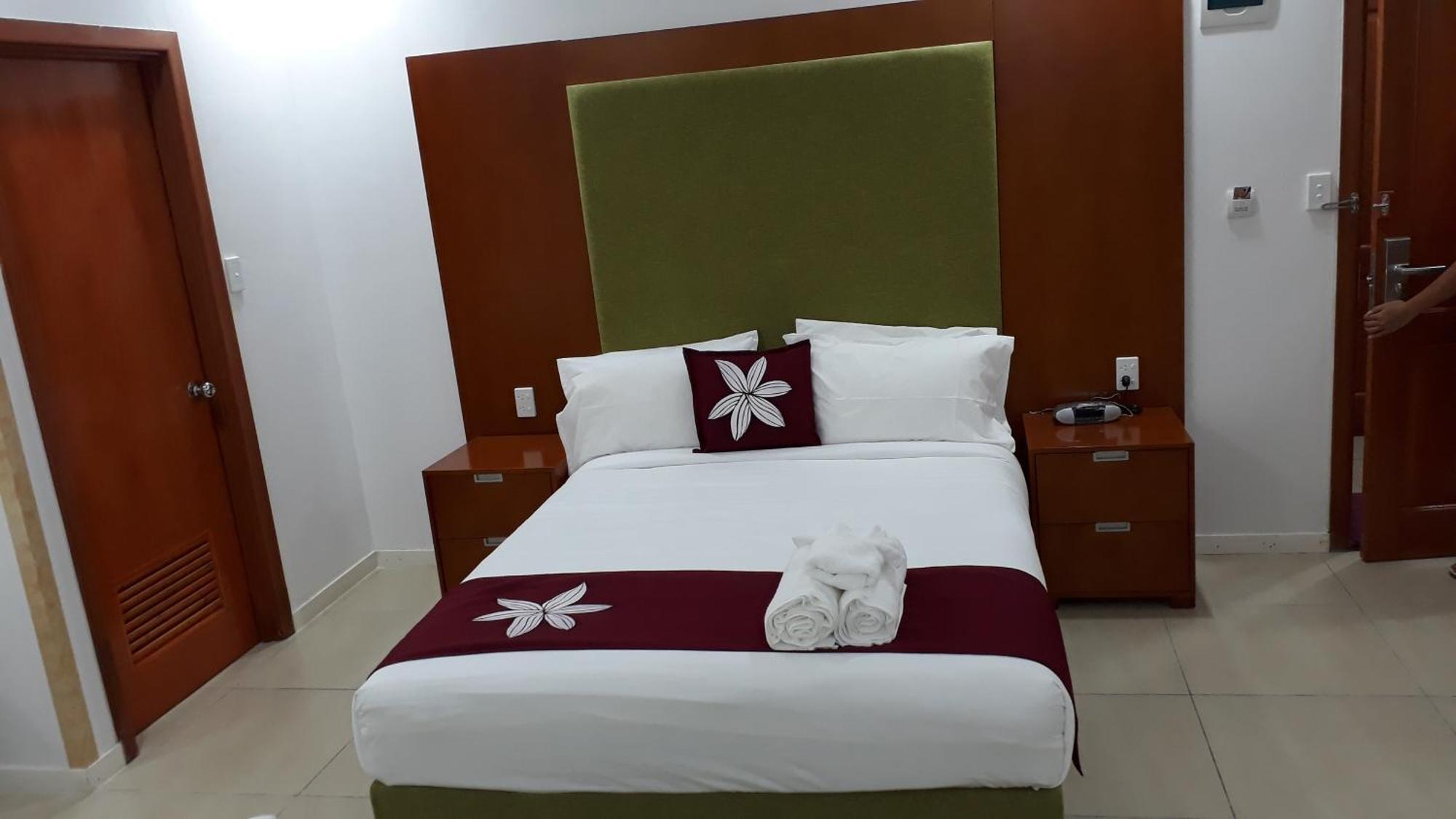 Alec'S Hotel 아피아 외부 사진